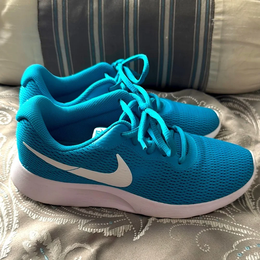 Nike Blue Athletic Sneakers - Picture 1 of 4